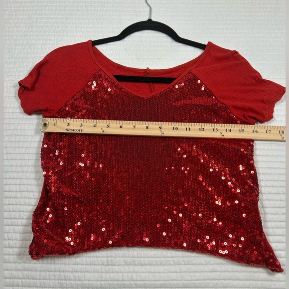 Red Sequin Crop Top. Short Sleeves. Size Large. #Major Maximalism. #Glam #sequin - Picture 4 of 7